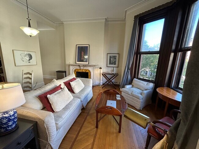 Building Photo - 429 Beacon St