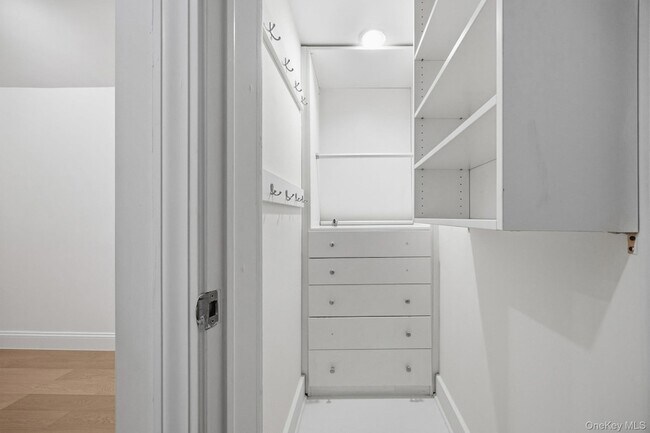 Building Photo - 2 Wynmor Rd