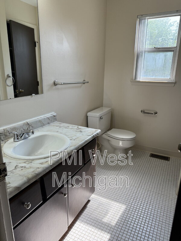 Building Photo - 4254 Bond St