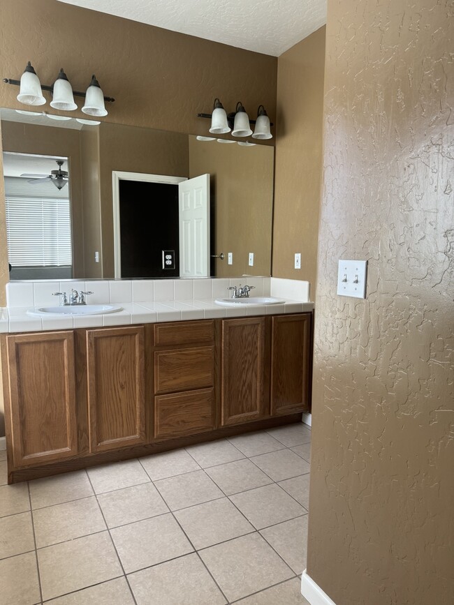 MASTER BATHROOM - 1783 Bella Oaks Way