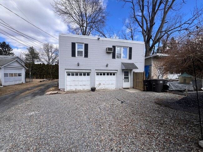 Primary Photo - PARKLAND SCHOOLS-TWO BEDROOM Apartment w W...