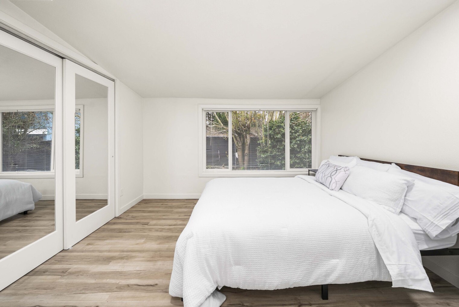 Building Photo - 815 SW Cloverdale St