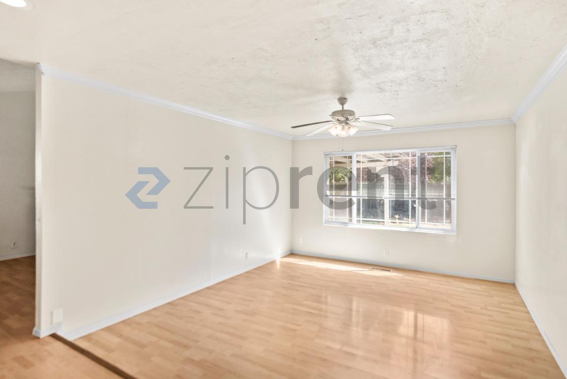 Building Photo - Unit