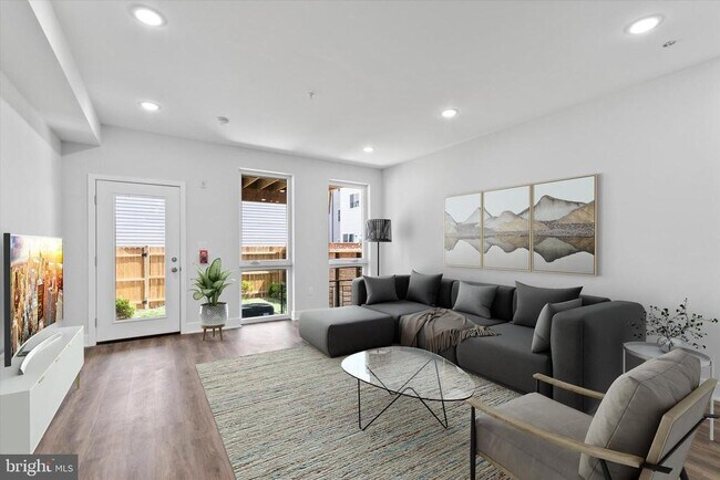 Building Photo - 321 W Berks St