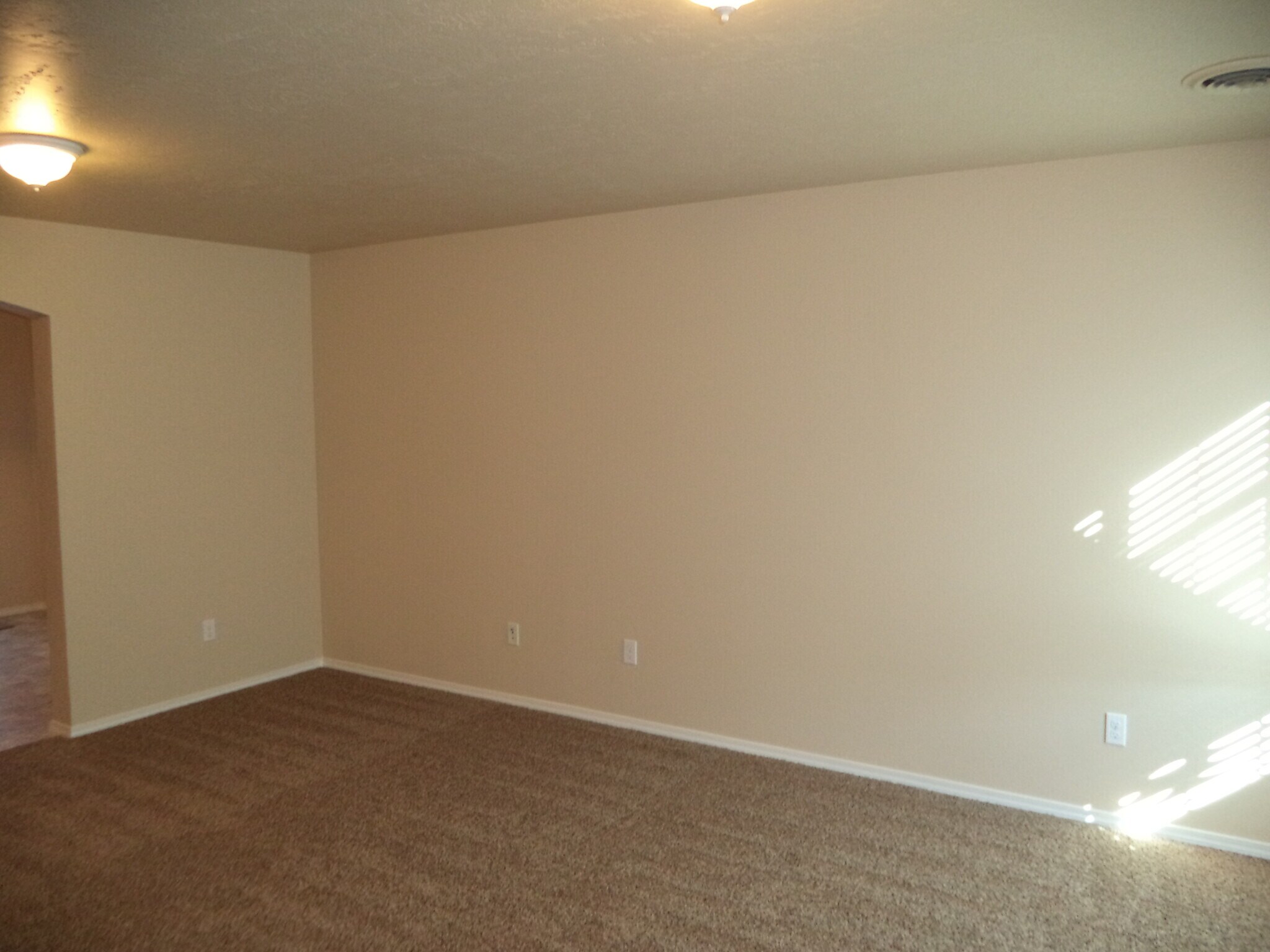 Building Photo - 10056 W Rustica St