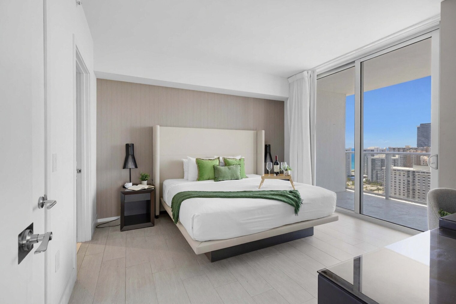 Building Photo - 4010 S Ocean Dr