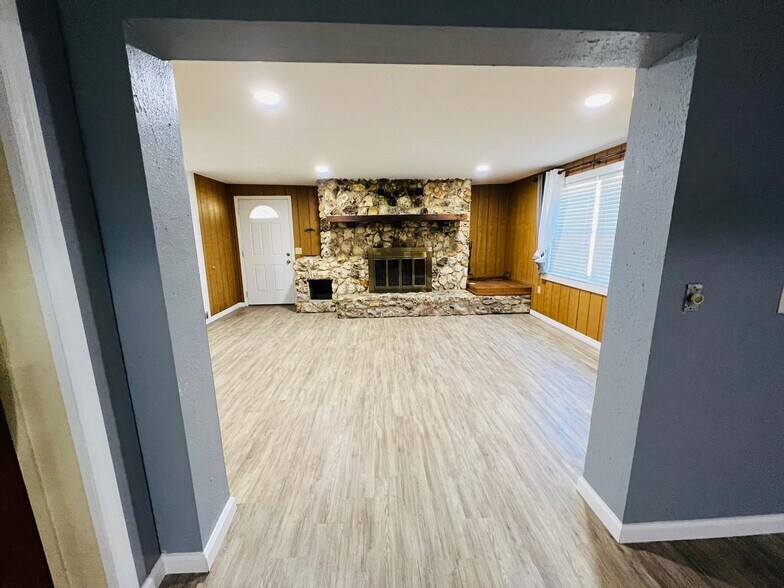 Living room - 1817 Demastus Ln