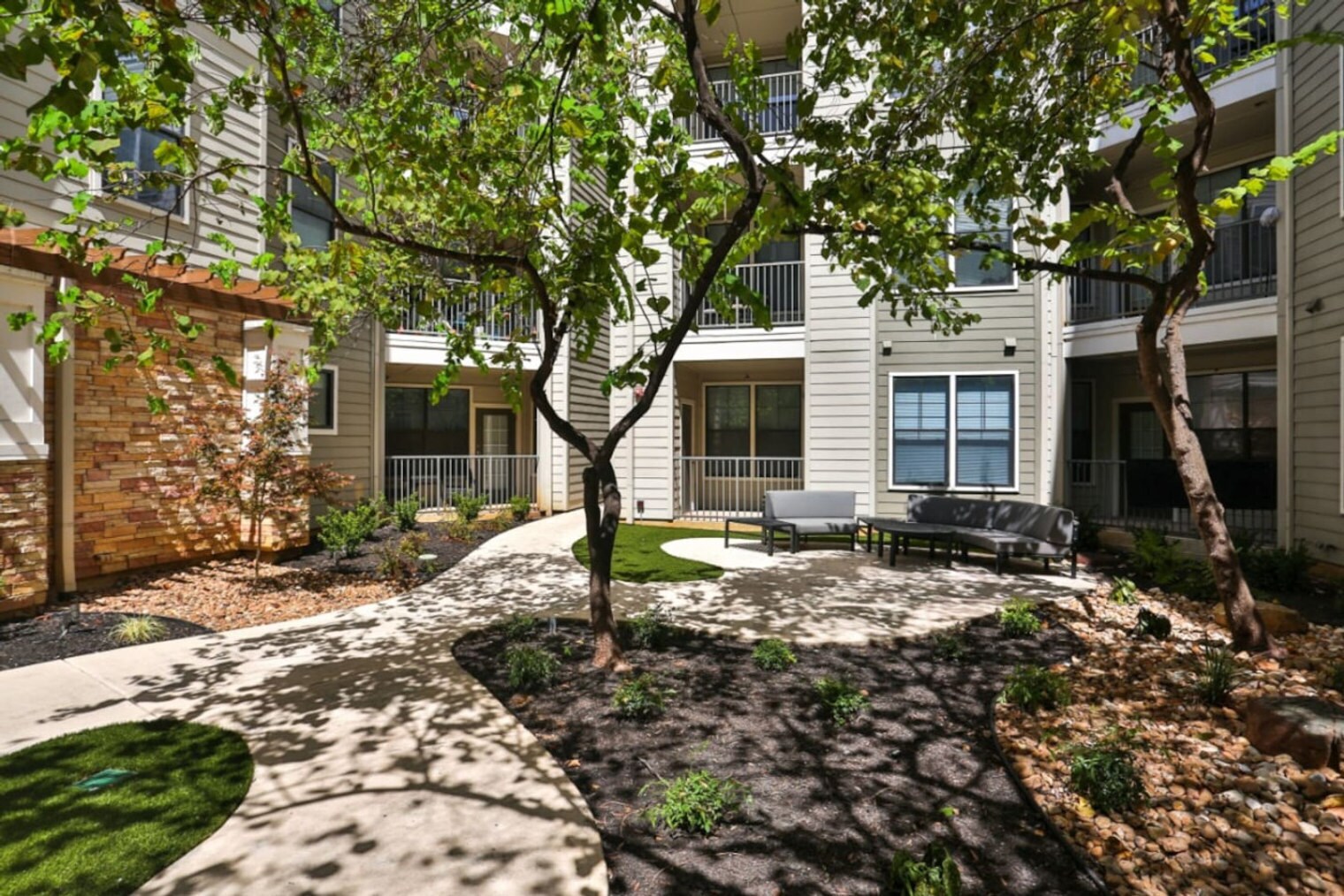 Building Photo - 820 Benge Dr