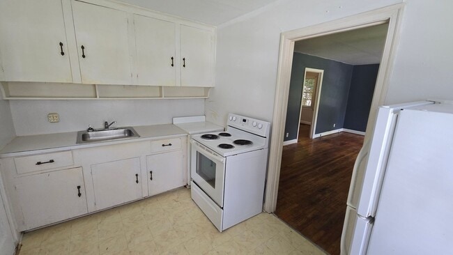 Building Photo - Forest Acres
