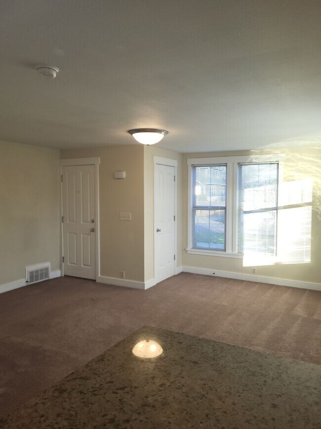 Building Photo - LaGassey - 802 A/B/C