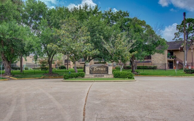 Building Photo - 10555 Turtlewood Ct