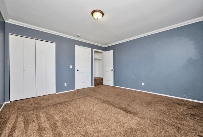 Building Photo - Awesome Rose Park Thouse in quiet community!