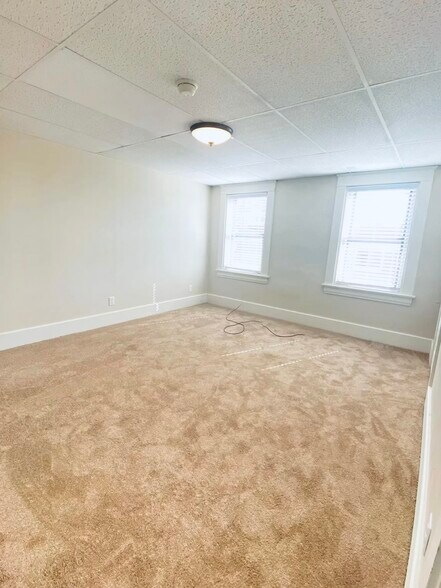 Building Photo - 110 Collier St