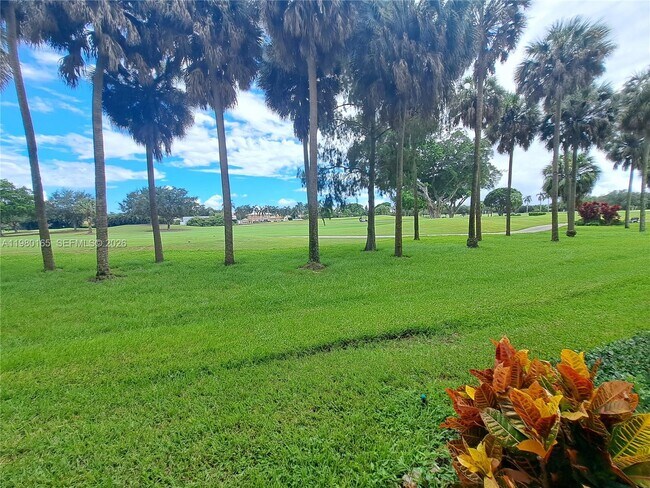 Building Photo - 250 Jacaranda Dr