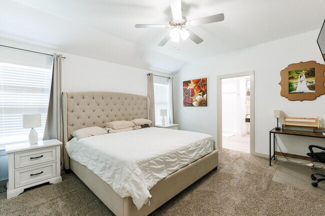 Building Photo - Spacious 4 Bed, 2 Bath Home in Abbey Glen w/ Liberty High School Feeder Pattern!