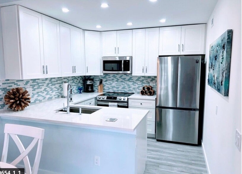 Building Photo - 647 Waterside Dr