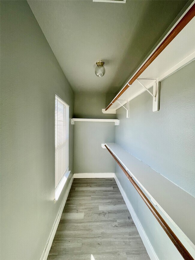 Building Photo - 6103 Settlers Square Ln