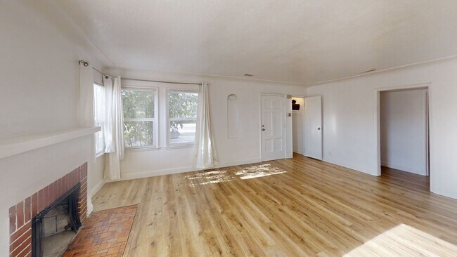 Building Photo - Fresh 3BR/2BA • Pet Friendly • Garage • Mo...
