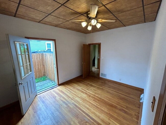 Building Photo - 1012 S 4th Ave