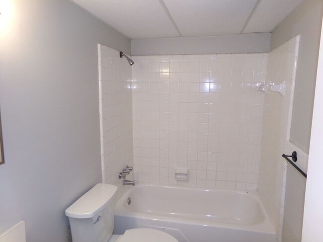 Building Photo - Salem Square Apartments