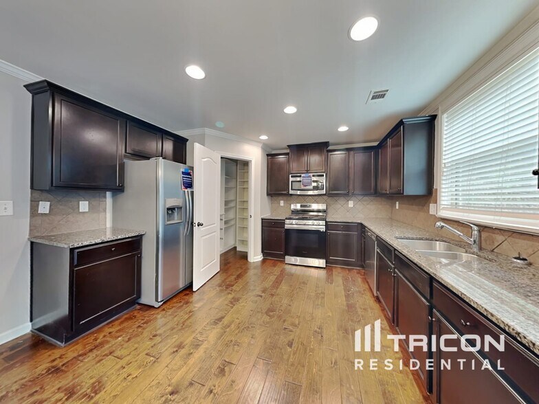 Building Photo - 2974 Olivine Dr SE