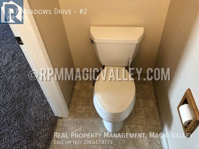 Building Photo - 747 Meadows Dr