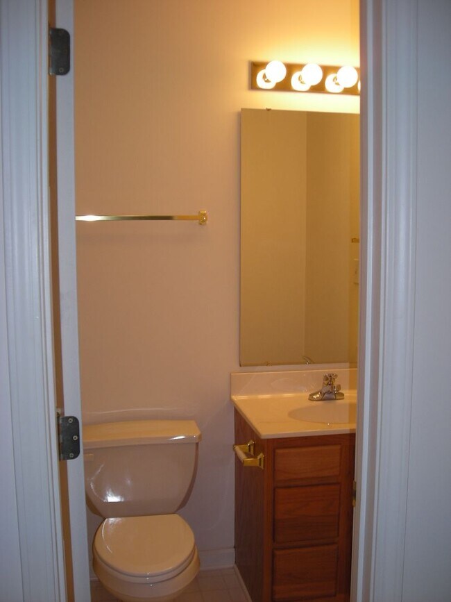 Building Photo - 131 Springwood Ln
