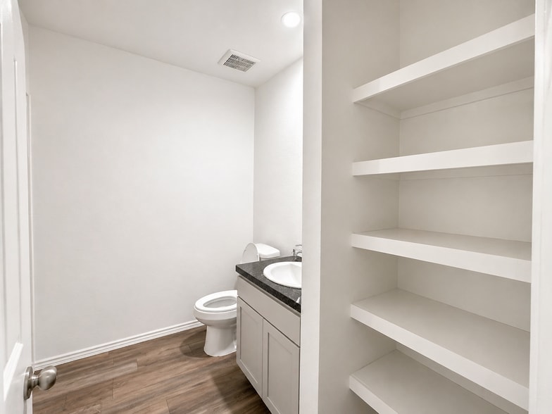 Building Photo - 5207 Twin Acorn Ct