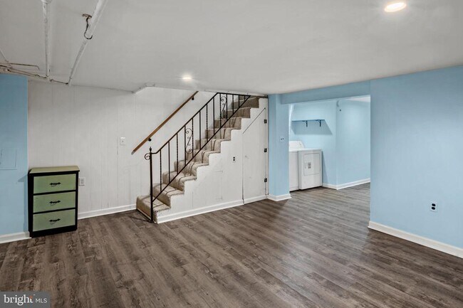 Building Photo - 2061 E Belvedere Ave