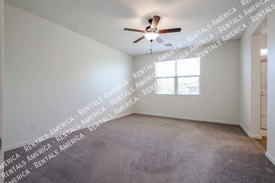 Building Photo - 9826 W Trumbull Rd