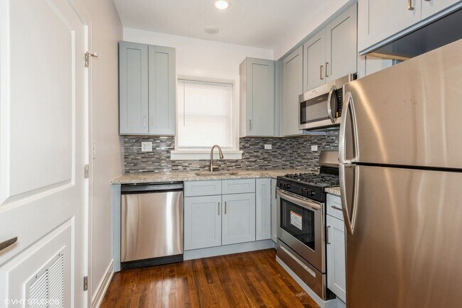 Building Photo - 3051 N Spaulding Ave