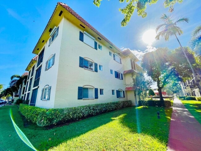 Building Photo - 257 S Cypress Rd