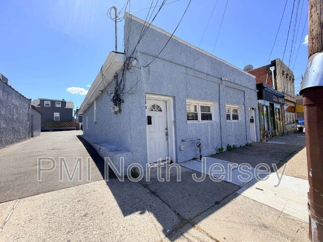 Building Photo - 224 MacArthur Ave