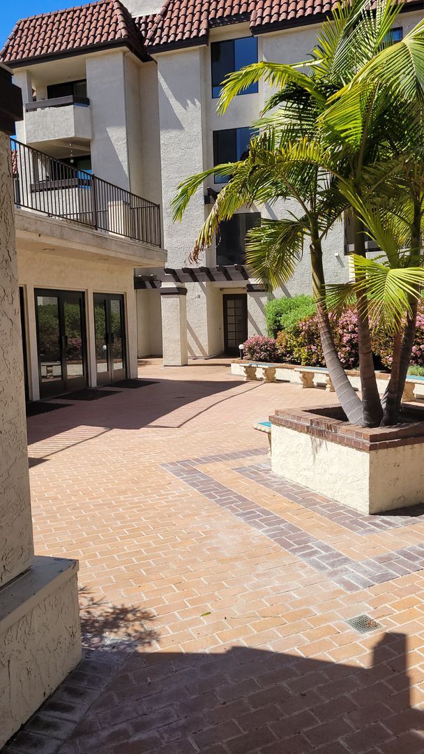 Building Photo - Resort style living - 2 Bd/2Ba 1,112 SqFt Condo