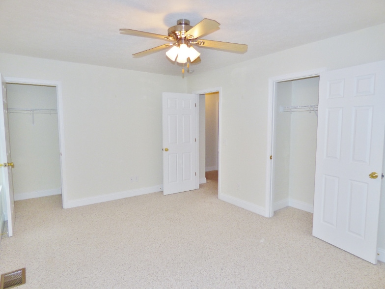 Building Photo - 103 12th St