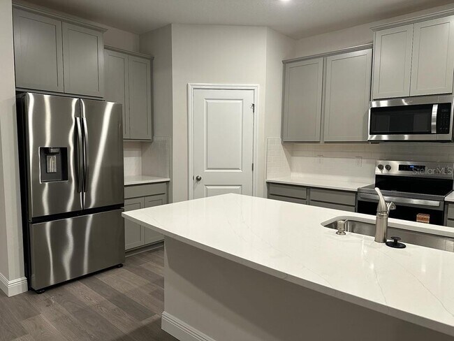 Building Photo - 2113 Warren Acrs Blvd