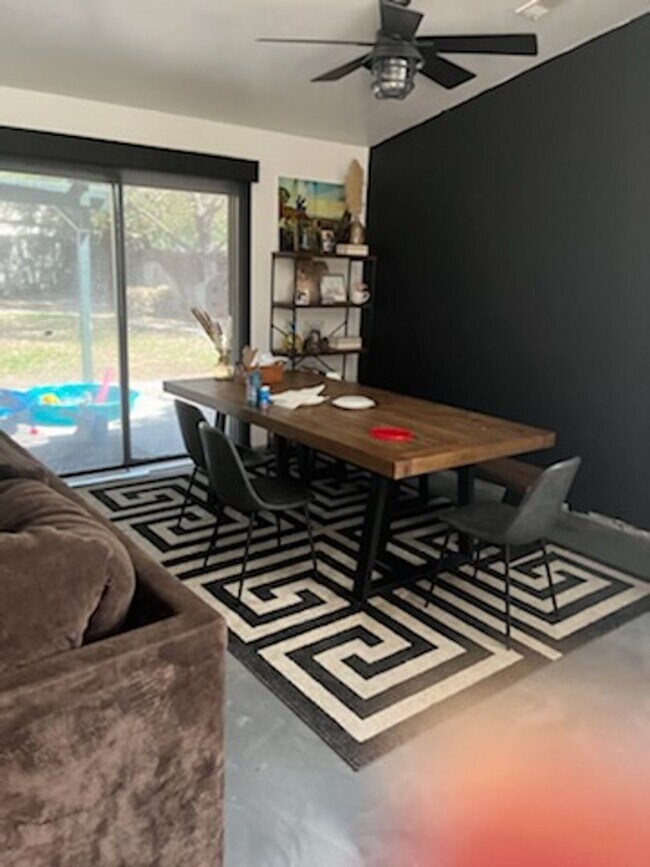 Building Photo - Great 3 Bed 2 Bath Home for Rent in Pinewood Neighborhood!!!