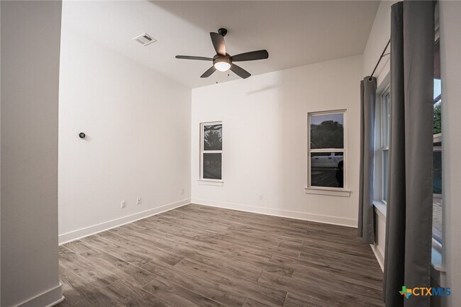 Building Photo - 2109 Bella Vista