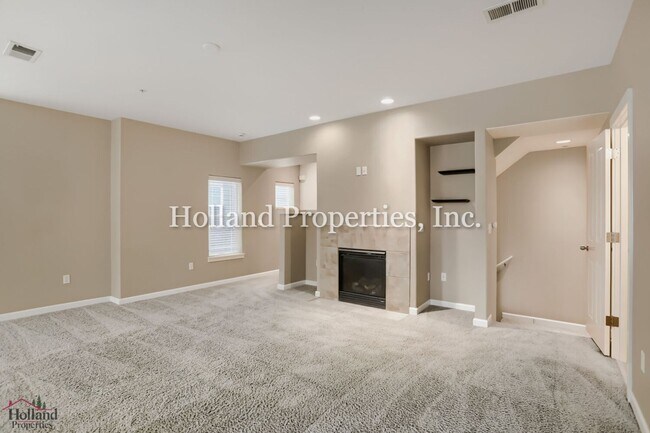 Building Photo - 10882 NE Red Wing Way