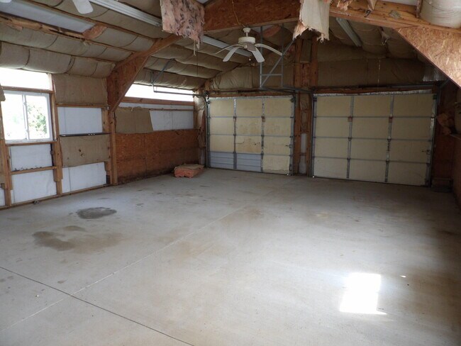 Building Photo - 102 Cedar Dr