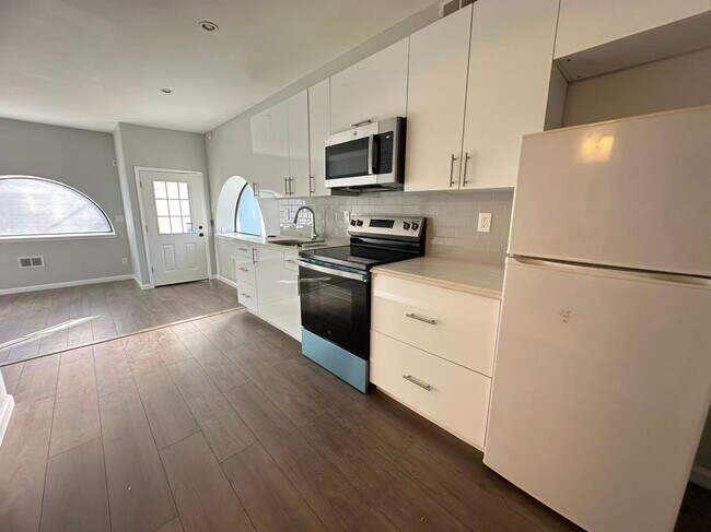 Building Photo - 1650 S Camac St