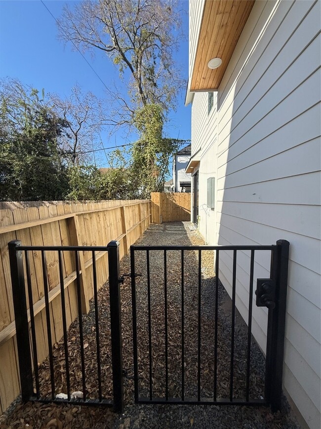 Building Photo - 1815 McKee St