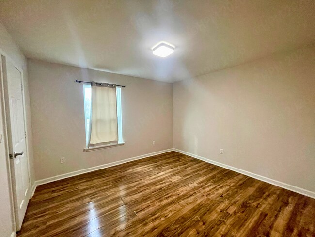 Building Photo - Move-In Special. 1 Month Free Rent with a 12-month lease
