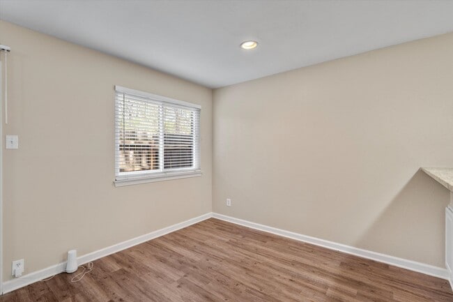 Building Photo - 6810 Deatonhill Dr
