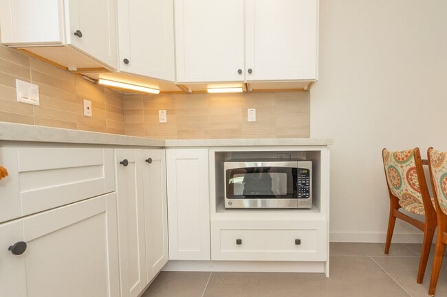 Building Photo - Beautifully Remodeled 2 Bed/1Bath Home with Ocean and Bay Glimpses in Ocean Beach!