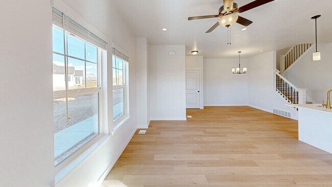 Building Photo - 318 W 2280 S