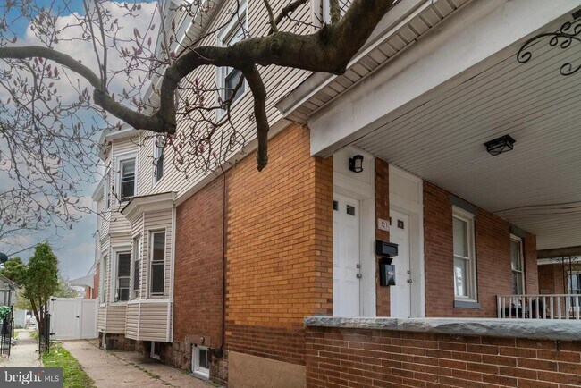 Building Photo - 723 Hamilton Ave