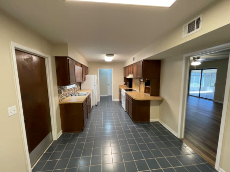 Building Photo - 85 7th St