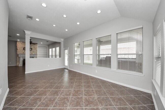 Building Photo - 18403 Sierra Falls Ct