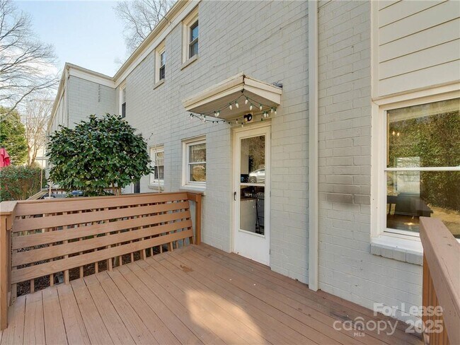 Building Photo - 220 Wakefield Dr
